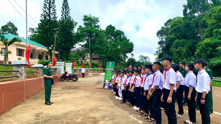 Tơiung jơhngâm đon ‘mêm kơ teh đak kiơ̆ đơ̆ng dôm jơ hŏk tơ̆ tơring sơlam