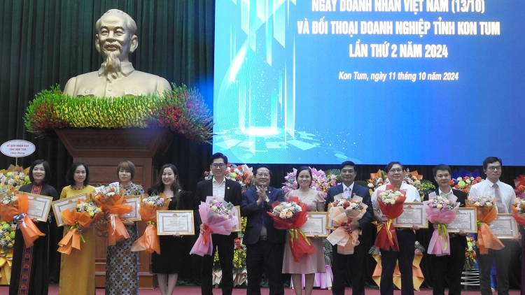 Kon Tum pơm lêh tơbăt Năr Bơngai mơdro sa Việt Nam păng pơma dơnuh hăm hơnih mơdro sa