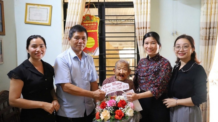 PC Dak Lak lăm pôu, hbru tơmeăm ăm Jâ Nôu Việt Nam khên tơnôu Thái Thị Tài drêng troh lơ 20/10