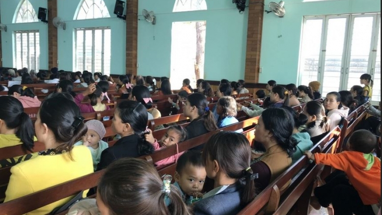 Kring vế tơniăn tơdroăng khôp tung pơlê cheăm hdroâng kuăn ngo