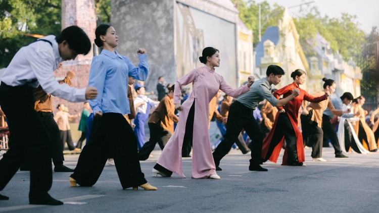 “Hrơi jơnum ngui Bôh thâo đưm yua kơ Tơlơi rơnuk rơnua”: Pơdah glăi gru grua hur har mơng plơi prong jưh jom