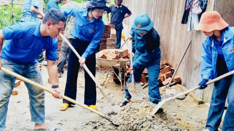 LANG P’NIÊN NAM GIANG BHRỢ TÊNG LẤH 20 XA NAY BH’RỢ, BHIỆC BHRỢ ĐHA ĐHÂM C’MOOR