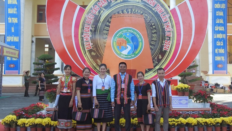 Hop akŏm bơngai tang măt rim hơdrung kon kông dêh char Kon Tum ‘măng mă IV