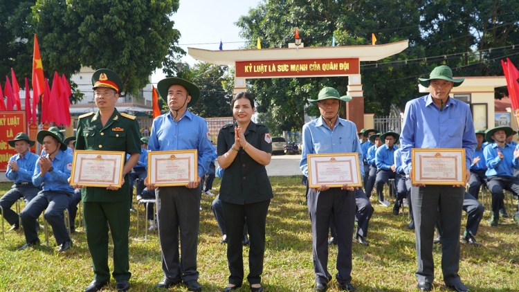 Kon Tum ba lĭng kahan hiu duah, mƀĭn klang phung êngiă asei ti Lào leh anăn Campuchia 