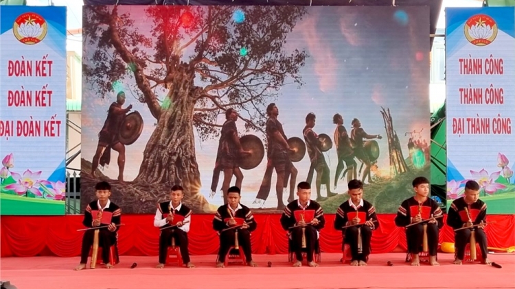 Ksiêm dlăng, tăng mgăl – Răng mgang klei dưi, klei tŭ dưn mơ̆ng mnuih ƀuôn sang