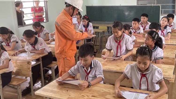 Càr Dăk Lăk tềm pềr geh mờr 60 tơlăk kWh ồs đèng