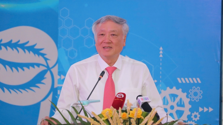 Groi Thủ tướng rnâng kan Nguyễn Hòa Bình râng rƀŭn nchră ntrŭt ngăch ntuh kơl ta n’gor Bến Tre 