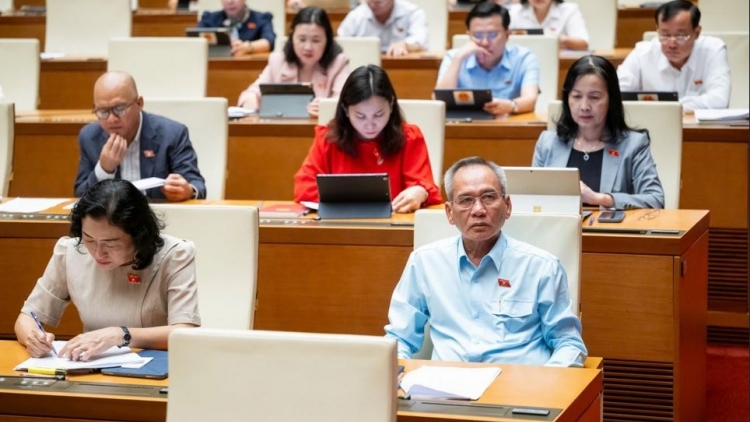 Quốc hội tâm nchră mpeh du đêt nkô̆ nău hôm e tâm rgop êng ngêt bah nău nchrăp ƀư Luật nkra rgâl, ntop tay du đêt điều bah Luật Dak si