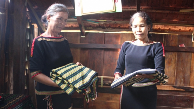 Hơdip glăi bruă rơngaih mơñam ƀơi ƀuôn Hra Ea Hning