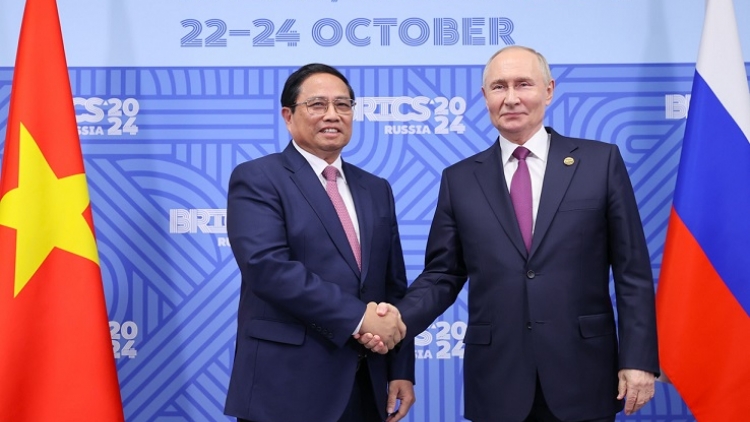 Pôa Phạm Minh Chính, Ngế pro xiâm hnê ngăn tơnêi têa tơpui tơno ƀă pôa Vladimir Putin, Kăn xiâm pơkuâ kong têa Rusi