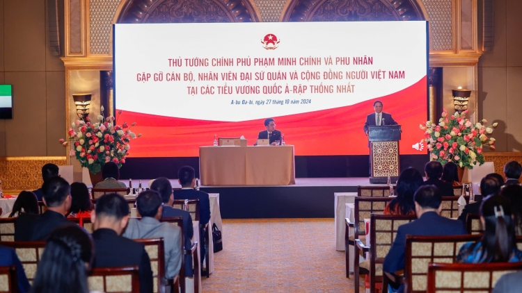 Thủ tướng Phạm Minh Chính mâp măt cán bộ, nuĭh kan Đại sứ quán Việt Nam n’hah nsum mpôl nuĭh Việt Nam ta UAE 