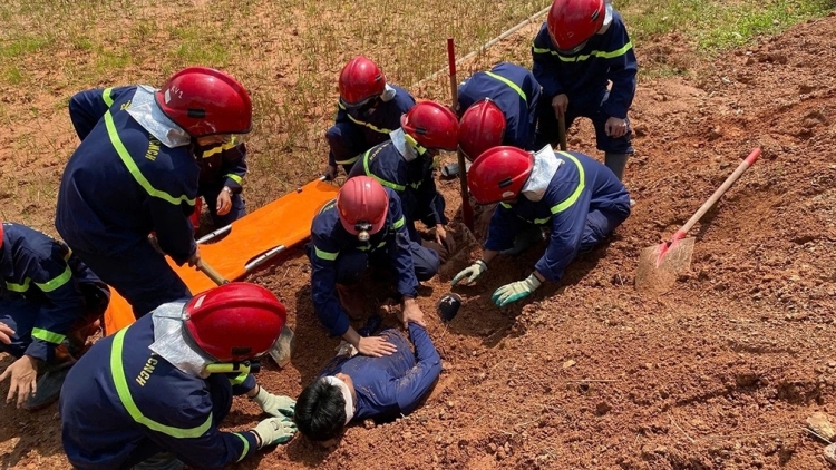 THỰC TẬP BH’RỢ TRÔÔNG DẤC BÊL DƯR VAIH HR’LANG K’TIẾC ĐHỊ DA DING CA COONG