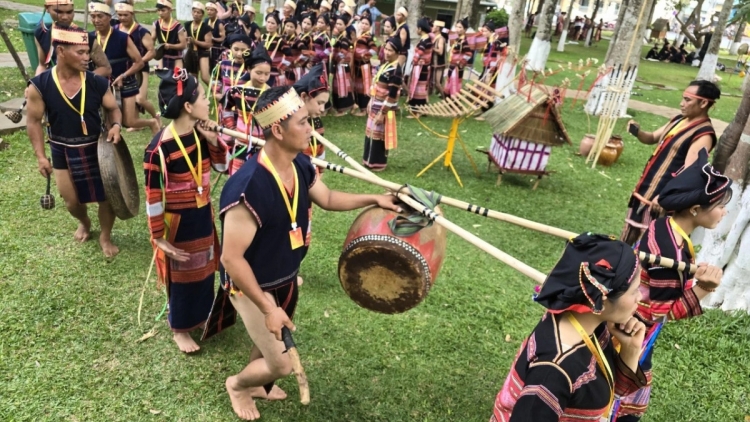 Jăt sền, tă pơgồp jơnau đơs mpồl bơtiàn – Sền gàr gơnoar, bơta kwơ làng bol dê