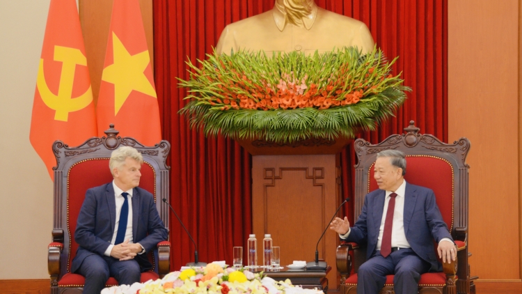 Khua git gai Ping gah dêh čar ơi Tô Lâm tŭ jum khua mua pơprong Ping gah Cộng sản Prang