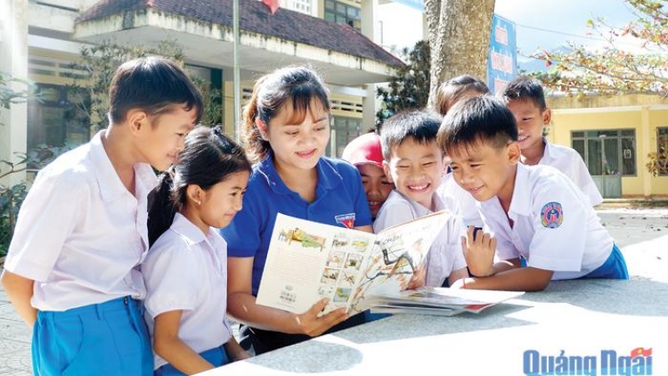 ZOOI HỌC SINH LUM PR’ẮT TR’MÔNG ĐHARỰT: BH’RỢ LIÊM PA BHLÂNG ÂNG APÊÊ NHÀ GIÁO COH DA DING K’COONG N’LEH 