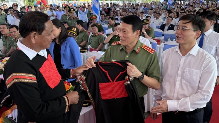 Ƀộ trưởng Ƀộ Kwang àng ồng Lương Tam Quang tus bal Ngai chờ Tam klăc dờng tàm càr Dăk Lăk 