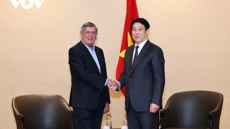 CHỦ TỊCH NƯỚC LƯƠNG CƯỜNG TR’LUM LÂNG CHỦ TỊCH ĐẢNG CỘNG SẢN CHILE LAUTARO CARMONA SOTO