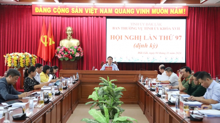 Ban Thường vụ Tỉnh ủy Dak Lak ƀư tâm nchră tât leh tâl 97