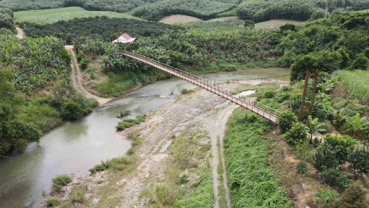 CHR’HOONG KHÁNH VĨNH BHRỢ C’LÂNG LÂNG ZUNG NHÂM MÂNG ĐHỊ CHR’VAL KHÁNH NAM