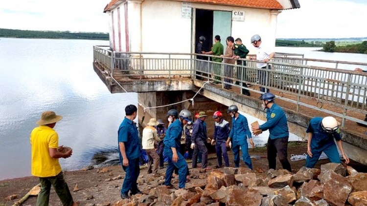 Gia Lai ntrơn ƀon lan luh bah nkual klach rvê nău tât khuch blŏng dak bât Ia Ring