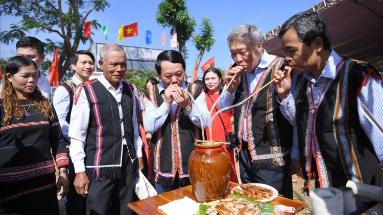 Jơnau lồi poh: "Tam klăc – Bơta pràn nàng lơh geh cồng nha"