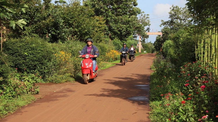 Dak Lăk atŏk kơtang hơnăp jang kơdră chĕp pơgơr đảng lơ̆m tơ iung pơjing tơring tơrang ‘nao