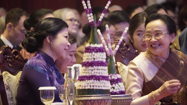 Hơkăn Tổng Bí thư vang năm Hop akŏm tanh mei joăt joe ASEAN ‘măng mă 9 tơ̆ Lào