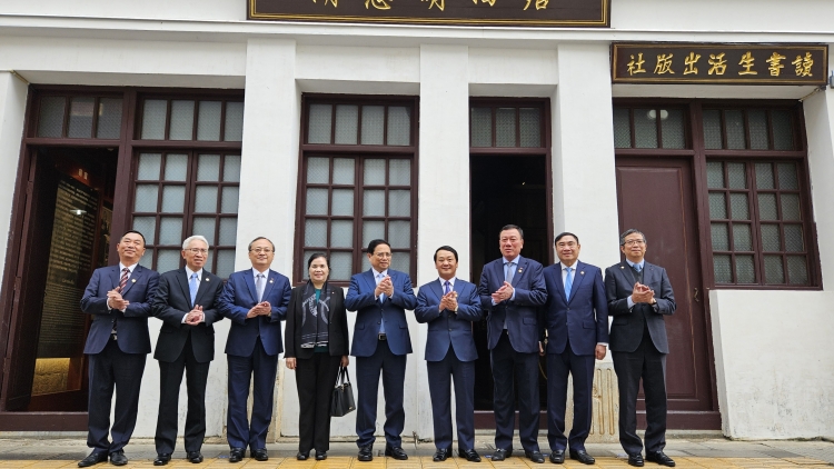 Pôa Phạm Minh Chính - Ngế pro xiâm hnê ngăn tơnêi têa lăm pôu ngăn tíu tơbâ Hồ Chí Minh - Kăn xiâm hnê ngăn tơnêi têa hneăng apoăng a Côn Minh, Sinuâ