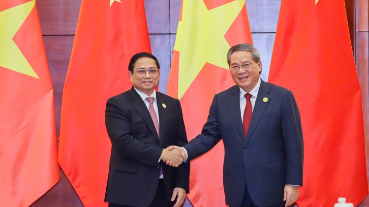 Thủ tướng ồng Phạm Minh Chính pơrjum bơyai mờ Thủ ướng lơgar Lo ồng Lý Cường