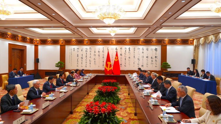 Mpồl cau ala măt Đảng Kộng sản lơgar Việt Nam còp mờ lơh broă tàm lơgar Lo 