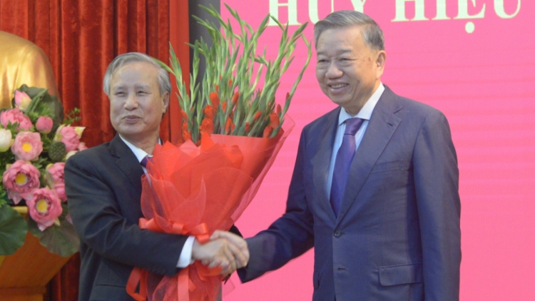 Pôa Tô Lâm, Kăn xiâm pơkuâ hnê ngăn Đảng diâp Me dái 45 hơnăm ối tung Đảng ăm pôa Trần Quốc Vượng