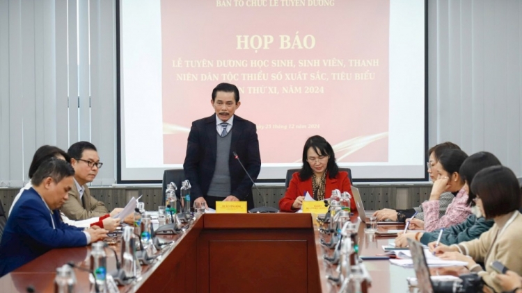 ពត៌មាន ម៉ោង​ ៦