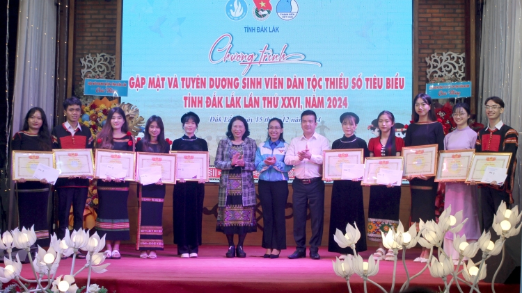 Mâp măt, rnê rhơn sinh viên nuĭh rnoi mpôl đêt ta Dak Lak 