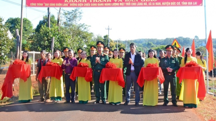 Sao sáng buôn làng, thắp sáng biên giới Gia Lai