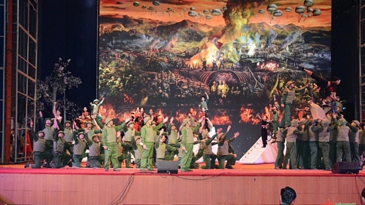 Dơ̆ tơngkah kir sơnrai 80 nam ngai tơnggơs Mpồl Ling klàng Làng bol Việt Nam geh lơh tàm Anih tờm Pơrjum Dà lơgar Hà Nội 