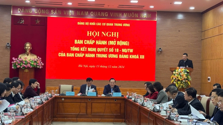 Đảng ƀô̆ kơ dôm Anih jang Trung ương hop akŏm gah Tơchơ̆t kơsô̆ 18 