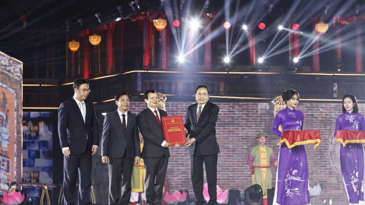 Tơbăt hơdăh pơjing pơlei tơm Huế găh Trung ương 