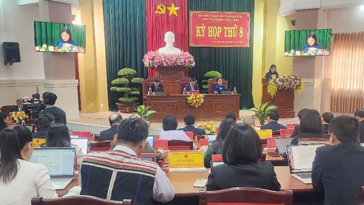 Pơrjum dơ̆ 8, Mpồl duh broă làng bol càr Kon Tum sền sơ wì uă ngan tơngume kwơ màng  