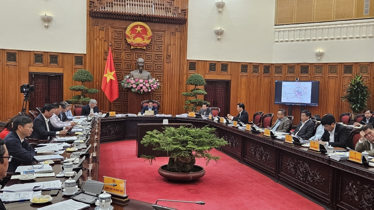 Khua dêh čar ta ơi Phạm Minh Chính git gai jơnum kơ Akô̆ bruă jơlan rơdêh treng ƀôn prong Hà Nội hăng ƀôn prong Hồ Chí Minh 