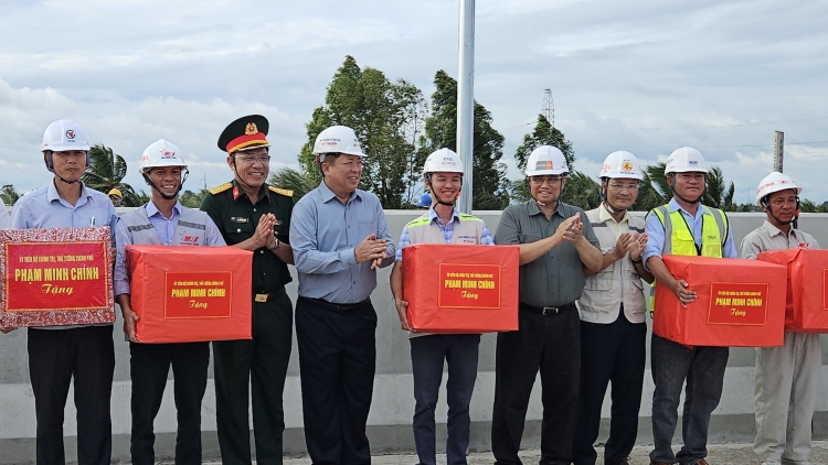 Thủ tướng Phạm  Minh Chính pah kan mpeh nu  nău mbơh ƀư nău nchrăp ƀư trong hăn ngăch Cần Thơ-Cà Mau 