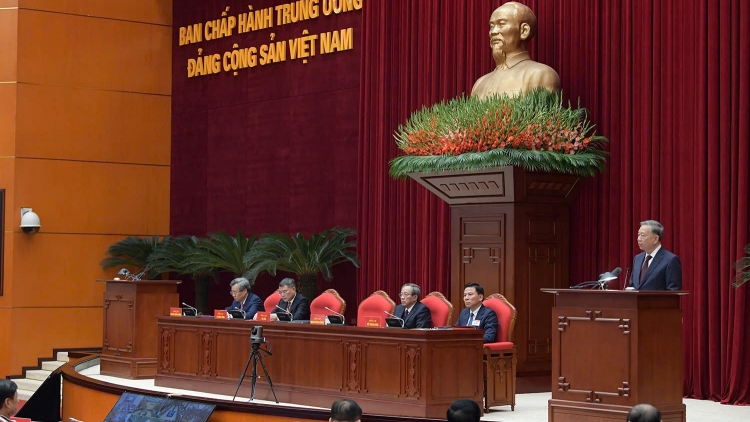 Tổng Bí thư Tô Lâm vang năm Hop akŏm lơ̆m teh đak pơtôch bơ̆ jang tơ iung pơjing Đảng 2024.