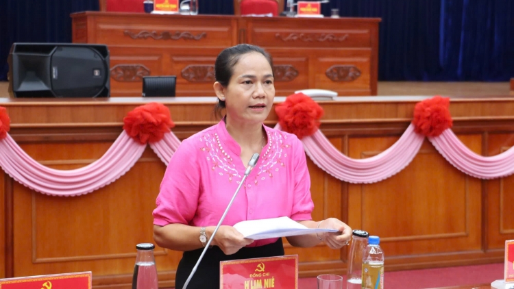 Ƀar bơngai jang lơ̆m Anih jang Tĭnh uy Đăk Lăk apinh pơdơh kơ jang hơdrol kơ sơnăm pơkăp 