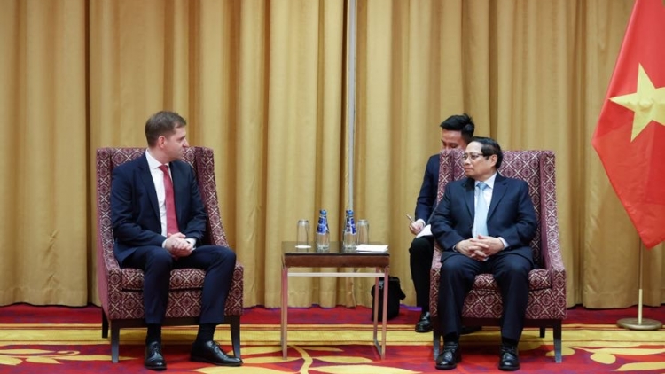 Thủ tướng Teh đak Phạm Minh Chính pơma đam hăm Kơdră chĕp pơgơ̆r Hạ viện Ba Lan