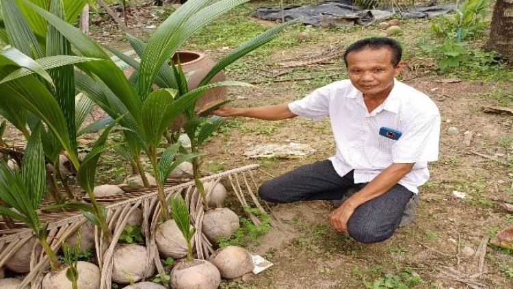 លោកថាច់អែម ជាគំរូលេចធ្លោក្នុងចលនាទាំងឡាយនៅមូលដ្ឋាន