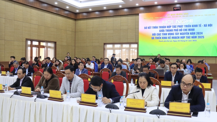 Ƀuôn prŏng Hồ Chí Minh bi hgŭm duh 300 êbâo êklai prăk hlăm Lăn dap kngư 