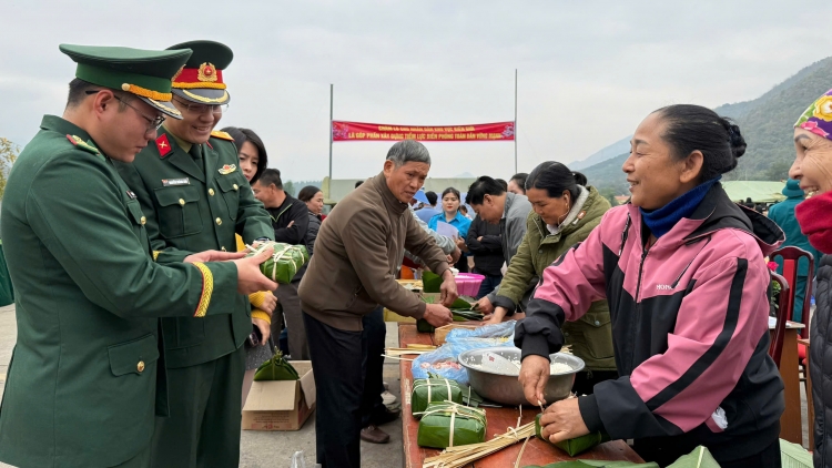 Chùm ảnh: Xuân biên phòng – niềm vui không chỉ riêng đồng bào