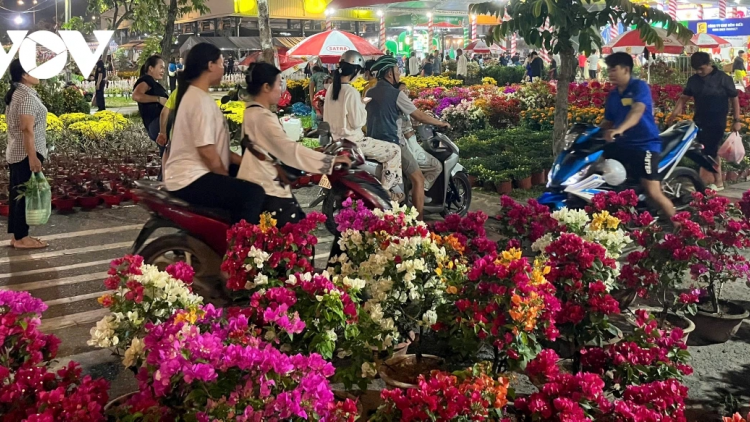 BAN RAYA HO CHI MINH PEIH PAKAK DARAK PASAR BINGU XUAN BINH DIEN NGAN HAONG KADHA “TANEH IA SIAM MEKRE – UAN RAOK BAL PATAIH SALAMAT”. 