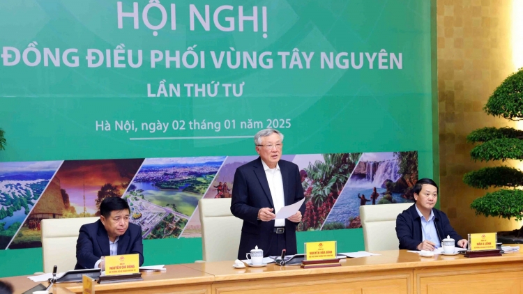 Phŏ thủ tướng teh đak bơ̆n Nguyễn Hòa Bình pơgơ̆r Hop akŏm Jơnŭm pơgơ̆r jang tơring Tây Nguyên 