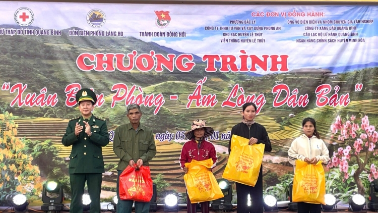 QUẢNG BÌNH: ĐỒN BIÊN PHÒNG LÀNG HO BHRỢ TẾT TÊÊM NGĂN ĐHỊ K’NOONG K’TIÊC