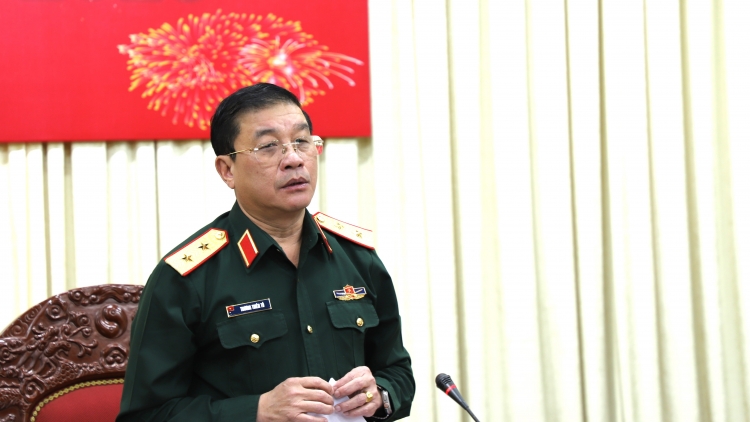 Anih tơm Chĭnh trĭ hơlen tơdrong jang kơchăng tơjră kơnê̆ ah Têt  Ất Tỵ tơ̆ Đăk Lăk